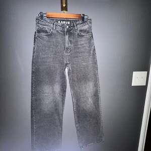 KARVE Gray Loose Fit Jeans - Washed Out Denim Style